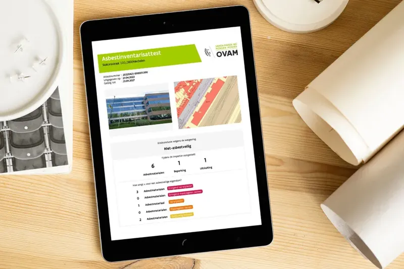 Asbestinventarisattest van de OVAM op een tablet